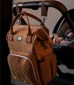 NanaBeebi Luiertas Rugzak Met Verschoonmatje - Cognac - Inclusief Flessenwarmhouder - Kinderwagenhaken En Isoleervak -Lionelo Winkel 1048x1200