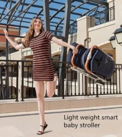 WOOSH New Buggy - Sand / Black - One Hand Folding - 3 Slaapstanden - Wandelwagen Tot 25 Kg - Regenhoes - Bekerhouder - Muggennet -Lionelo Winkel 1068x1200 2