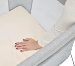 Maxi-Cosi Iris Campingbedje - Essential Grey -Lionelo Winkel 1200x1060 4