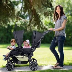 Deryan Luxe Elena Dubbele Buggy- Duo Buggy – Tandem Buggy – Compact En Lichtgewicht -Lionelo Winkel 1200x1200 149