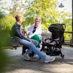 Hamilton By Yoop X1 Plus Buggy – Nieuw, Hoger, Uitgebreider 2023 Model – Premium Stroller Met One Hand Folding Technologie – Zwart – Lichte, Verstelbare En Wendbare Kinderwagen Met Vele Gemakken -Lionelo Winkel 1200x1200 159