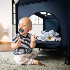 Hauck Dream N Play Plus Campingbedje Set - Met Matras En Muggennet - Navy 11 Hauck Dream N Play Plus Campingbedje Set - Met Matras En Muggennet - Navy -Lionelo Winkel 1200x1200 1604