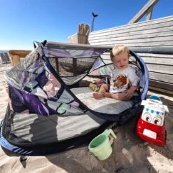 Deryan Baby Luxe Campingbedje – Inclusief Zelfopblaasbare Matras - Story 12 Deryan Baby Luxe Campingbedje – Inclusief Zelfopblaasbare Matras - Story -Lionelo Winkel 1200x1200 1628