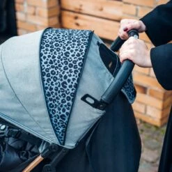 MoMi Wandelwagen - Compacte Lichtgewicht Buggy - Estelle Dakar Met XXL Wielen & Zonnekap - Leopard - Grijs-Goud (geschikt Van 6mnd - 22kg) -Lionelo Winkel 1200x1200 244
