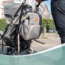 Luiertas Rugzak - Monx Luiertas Verzorgingstas Met Uitklapbaar Babybedje - Overzichtelijke Luierrugzak Extra Buggy En Kinderwagen Haken Inclusief Geïsoleerde Flessenhouder - Grijs -Lionelo Winkel 1200x1200 460