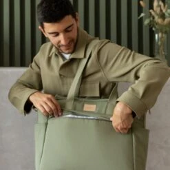 Nobodinoz Baby On The Go Luiertas Olive Green -Lionelo Winkel 1200x1200 472