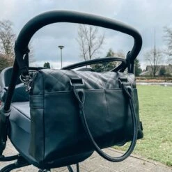 Kidzroom In Your Dreams Luiertas - Zwart - Ophanglussen Kinderwagen - Verschoonmatje - Verstelbare Schouderband -Lionelo Winkel 1200x1200 600