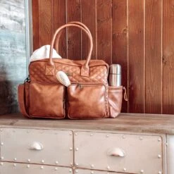 Kidzroom Vision Of Love Luiertas - Bruin - Verschoonmatje - Versteldbare Schouderband -Lionelo Winkel 1200x1200 654