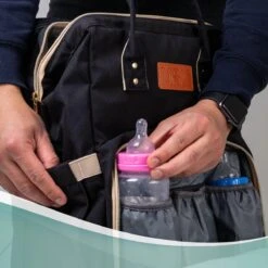 Luiertas Rugzak - Monx Luiertas Verzorgingstas Met Uitklapbaar Babybedje - Overzichtelijke Luierrugzak Extra Buggy En Kinderwagen Haken Inclusief Geïsoleerde Flessenhouder - Zwart -Lionelo Winkel 1200x1200 668