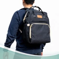 Luiertas Rugzak - Monx Luiertas Verzorgingstas Met Uitklapbaar Babybedje - Overzichtelijke Luierrugzak Extra Buggy En Kinderwagen Haken Inclusief Geïsoleerde Flessenhouder - Zwart -Lionelo Winkel 1200x1200 669