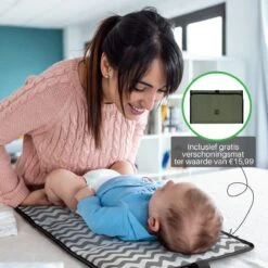 Brisby Slijtvaste Luiertas – Verzorgingstas - Two Tone Groen En Zwart - Inclusief Verschoonmatje - Isoleervakken - Met Geïntegreerde Kinderwagen Haken -Lionelo Winkel 1200x1200 688