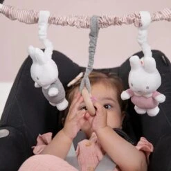 Autostoelspeeltje Nijntje Pink Baby -Lionelo Winkel 1200x1200 826