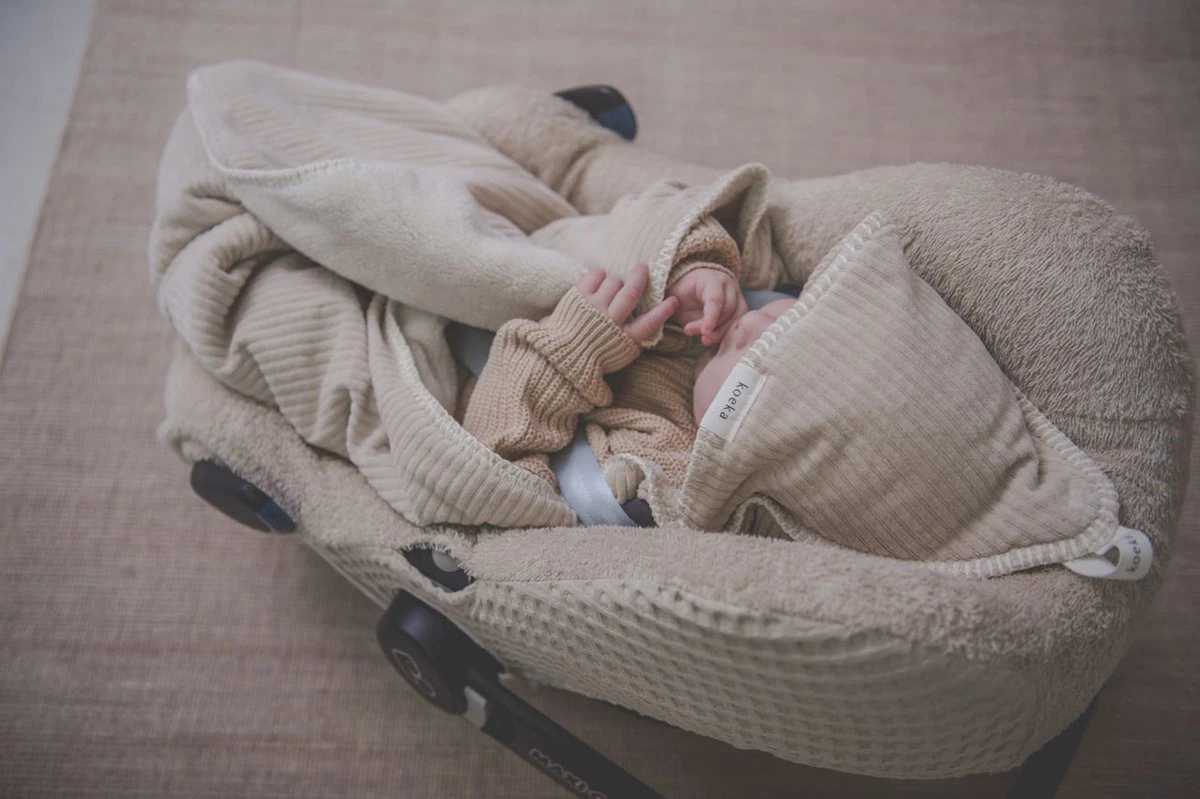 Koeka Hoes Voor Baby Autostoel 0+ Antwerp - Zand 3 Koeka Hoes Voor Baby Autostoel 0+ Antwerp - Zand - Afbeelding 3