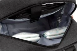 Brisby Slijtvaste Luiertas – Verzorgingstas – Met Buggymontage - Zwart -Lionelo Winkel 1200x803 4