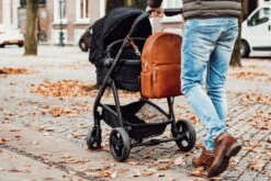 MOZZ Luiertas Rugzak Beautiful Backpack - Cognac 18 MOZZ Luiertas Rugzak Beautiful Backpack - Cognac -Lionelo Winkel 1200x804 2