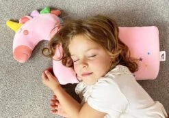 CabinMax Nekkussen - Reiskussen Kinderen - Memory Foam Nek Kussen - Inclusief Opbergtas - Krokodil - Groen -Lionelo Winkel 1200x841 1