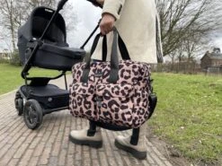 Kidzroom Gorgeous Luiertas - Bruin - Ophanglussen Kinderwagen - Verschoonmatje - Verstelbare Schouderband -Lionelo Winkel 1200x899 11