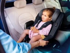 Maxi-Cosi Mica I-Size Autostoeltje - 360° Draaibaar - Authentic Black -Lionelo Winkel 1200x909