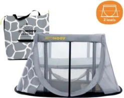 AeroMoov Instant Travel Cot Reisbed - Giraph Sky -Lionelo Winkel 1200x941 2