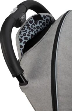 MoMi Wandelwagen - Compacte Lichtgewicht Buggy - Estelle Dakar Met XXL Wielen & Zonnekap - Leopard - Grijs-Goud (geschikt Van 6mnd - 22kg) -Lionelo Winkel 773x1200 2