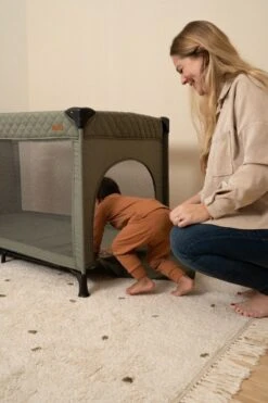 Little Dutch Campingbedje Olive 15 Little Dutch Campingbedje Olive -Lionelo Winkel 800x1200 111