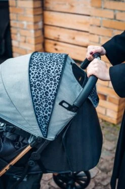 MoMi Wandelwagen - Compacte Lichtgewicht Buggy - Estelle Dakar Met XXL Wielen & Zonnekap - Leopard - Grijs-Goud (geschikt Van 6mnd - 22kg) -Lionelo Winkel 800x1200 50