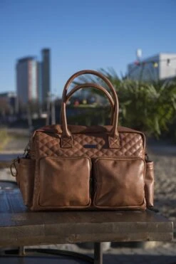 Kidzroom Vision Of Love Luiertas - Bruin - Verschoonmatje - Versteldbare Schouderband -Lionelo Winkel 800x1200 79