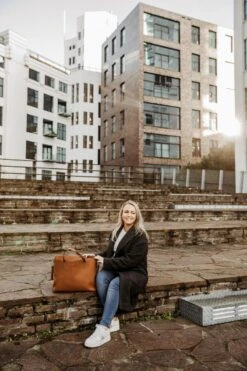 Snoozzz Luiertas Luxe Verzorgingstas – Inclusief Uitneembare Tas Organizer Met Thermovak, Stroller Hooks En Verschoningsmatje - Cognac -Lionelo Winkel 800x1200 81