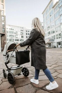 Snoozzz Luiertas Luxe Verzorgingstas – Inclusief Uitneembare Tas Organizer Met Thermovak, Stroller Hooks En Verschoningsmatje - Zwart -Lionelo Winkel 800x1200 84