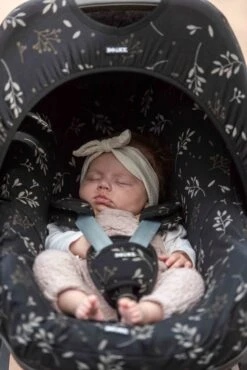 Dooky Seat Cover 0+ Autostoelhoes - Romantic Leaves Beige -Lionelo Winkel 801x1200 12