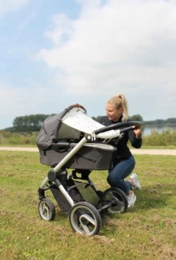 Dooky Universal Cover Zonnescherm Kinderwagen - Dandelion -Lionelo Winkel 813x1200 2