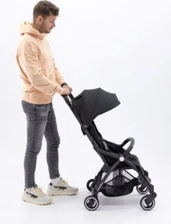 Hamilton By Yoop X1 Plus Buggy – Nieuw, Hoger, Uitgebreider 2023 Model – Premium Stroller Met One Hand Folding Technologie – Grijs – Lichte, Verstelbare En Wendbare Kinderwagen Met Vele Gemakken -Lionelo Winkel 917x1200